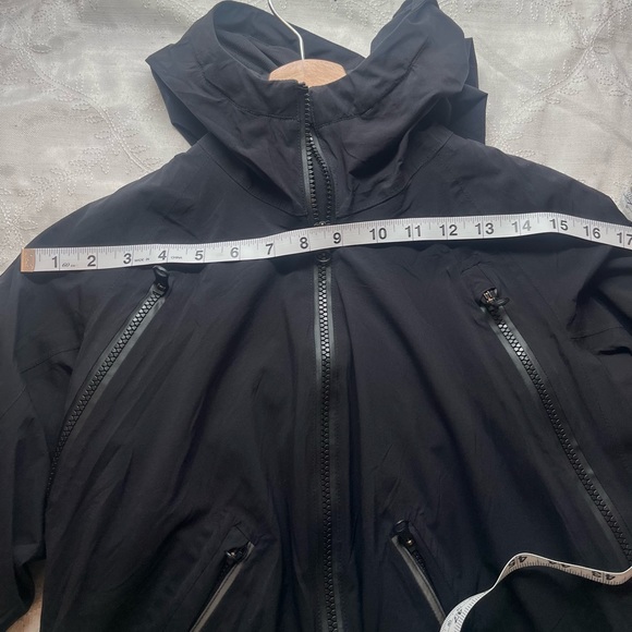 EUC!!! Lululemon Run: Rise And Shine Jacket Black $148 - Picture 13 of 13